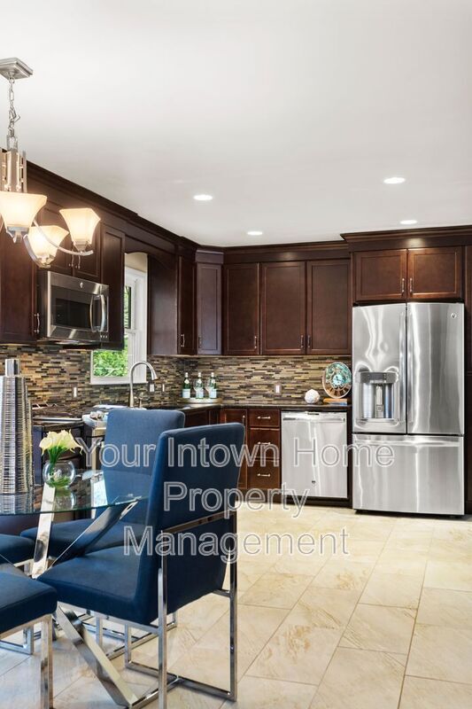 Building Photo - 2883 Fantasy Ln