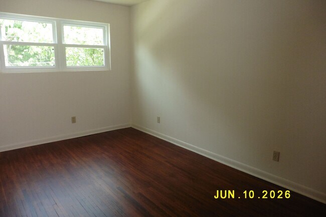 Building Photo - 1526 S 13th St