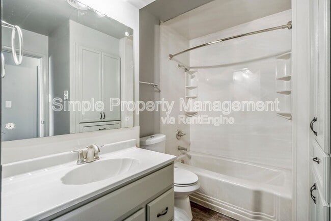 Building Photo - 3221 Beechwood Dr
