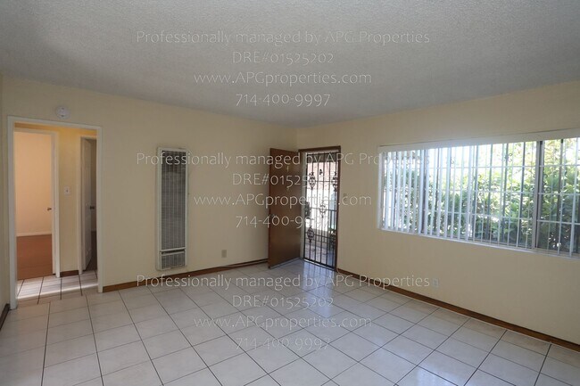 Building Photo - 830 E Anaheim St