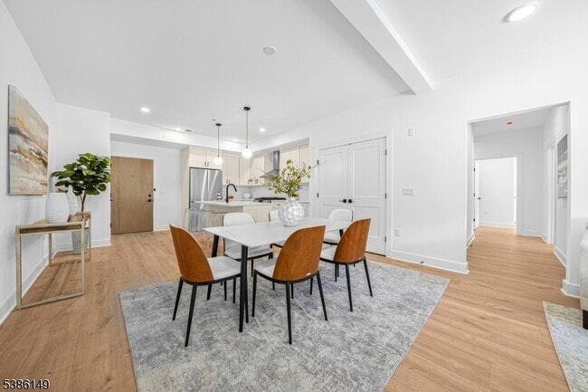 Building Photo - 20 Encampment Court