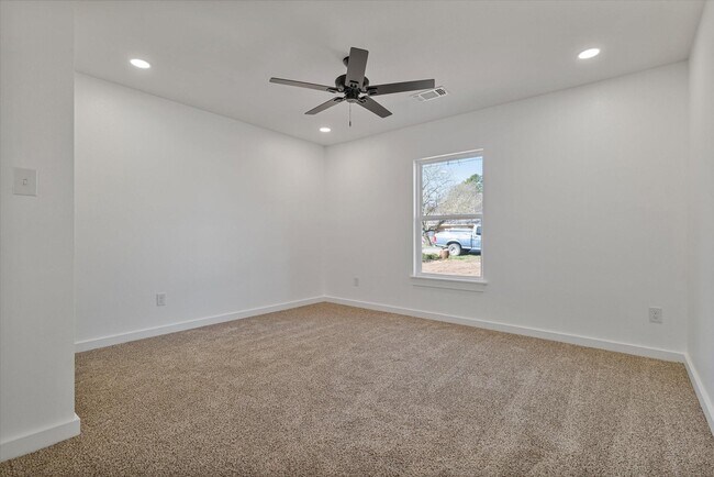 Building Photo - 311 Church St