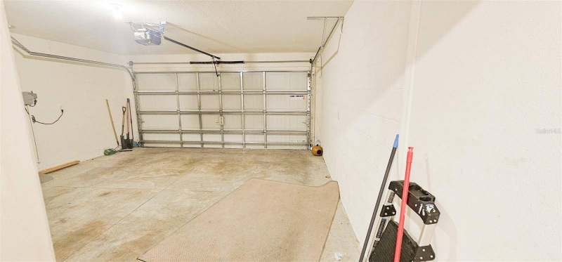 Building Photo - 271 Begonia Ln