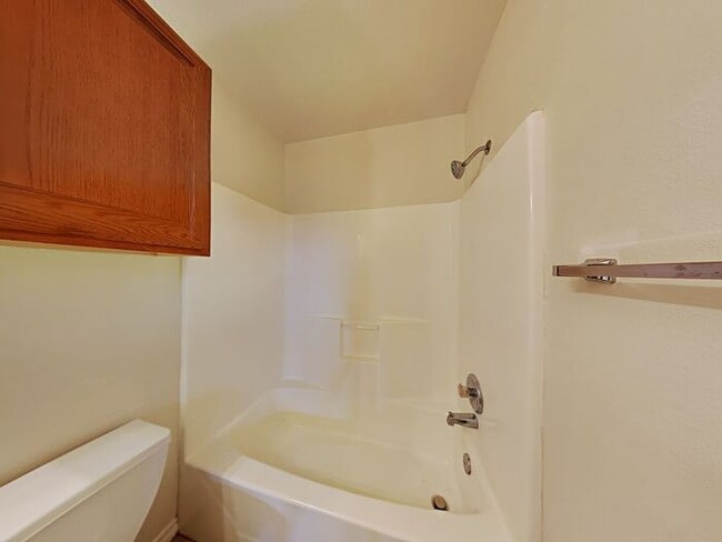 Building Photo - No Application Fees* $500 off 1st Months R...