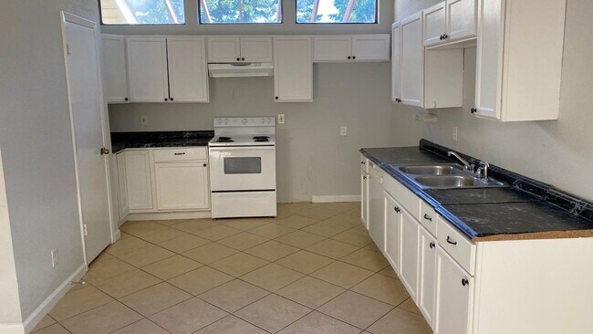 Building Photo - 11231 Glenforest Dr