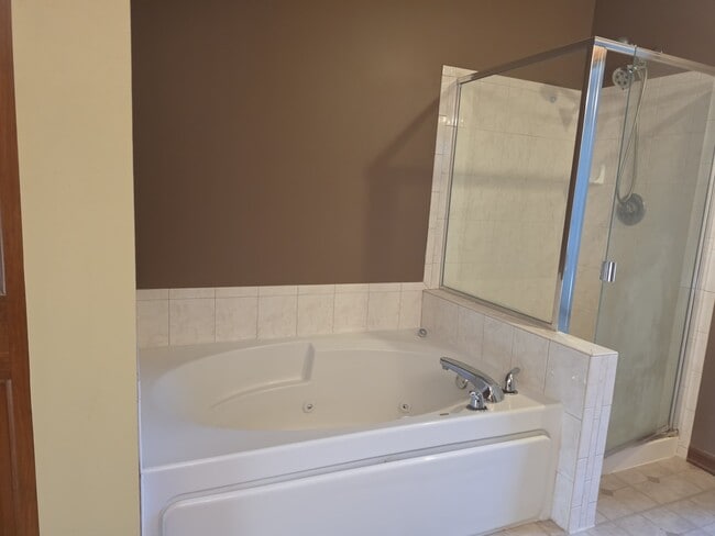Building Photo - 2350 Fishhook Way