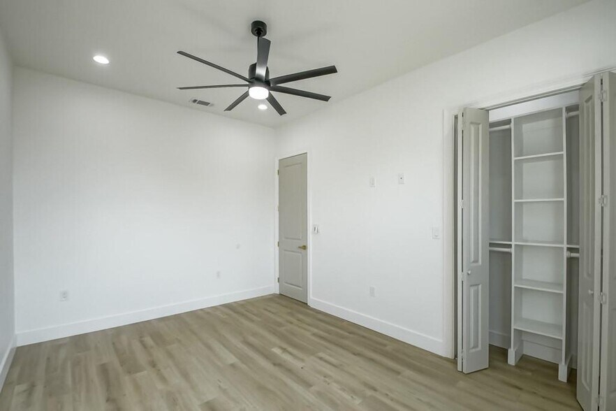Bed 3 - 2416 Prentiss Ave