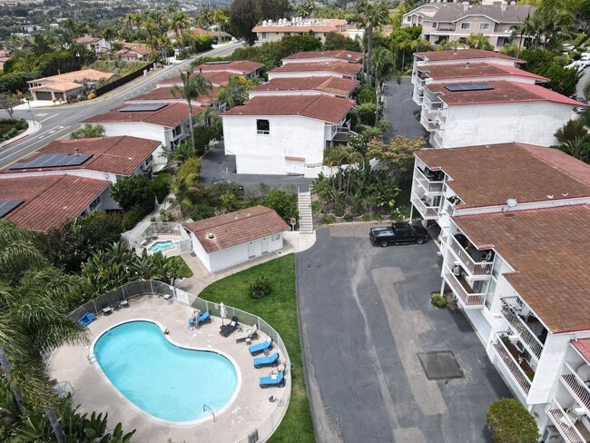 Building Photo - Luxurious Carlsbad Townhome with Ocean Views
