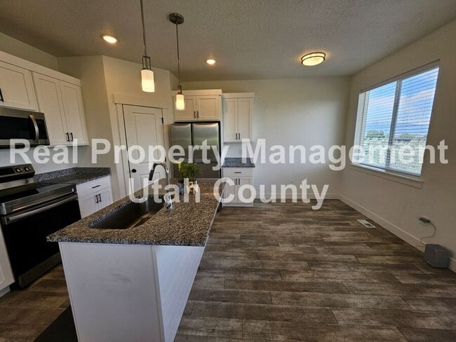 Building Photo - 986 E 1300 S