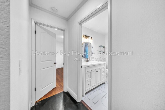Building Photo - 20 Del Robles Ave