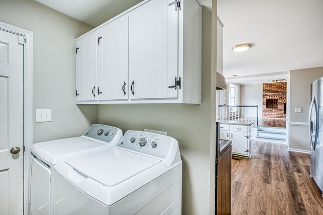 Building Photo - Beautiful Hopewell Move In Ready Home!