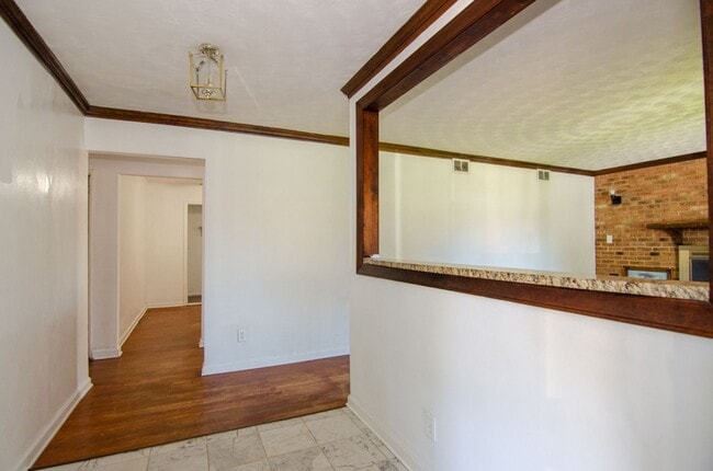 Building Photo - Precious Bungalow Home Rental in Norfolk!