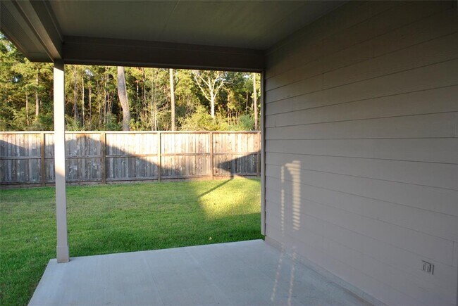 Building Photo - 14131 Lake Lodge Dr