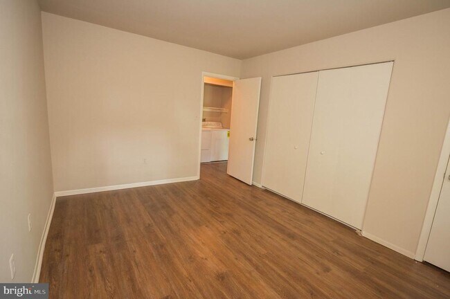 Building Photo - 803 College Ln