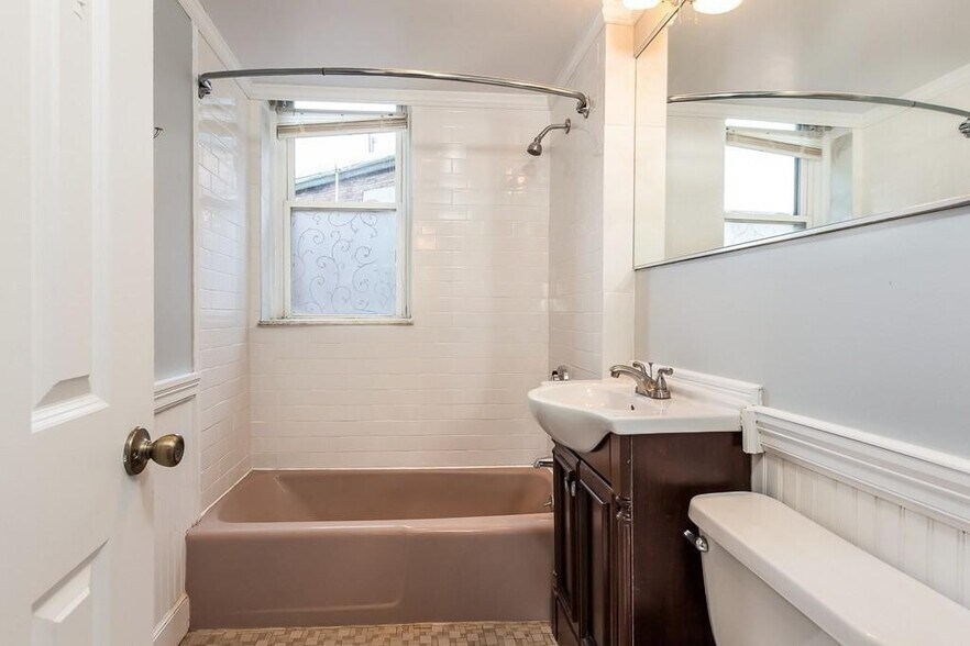Building Photo - 384 Riverway