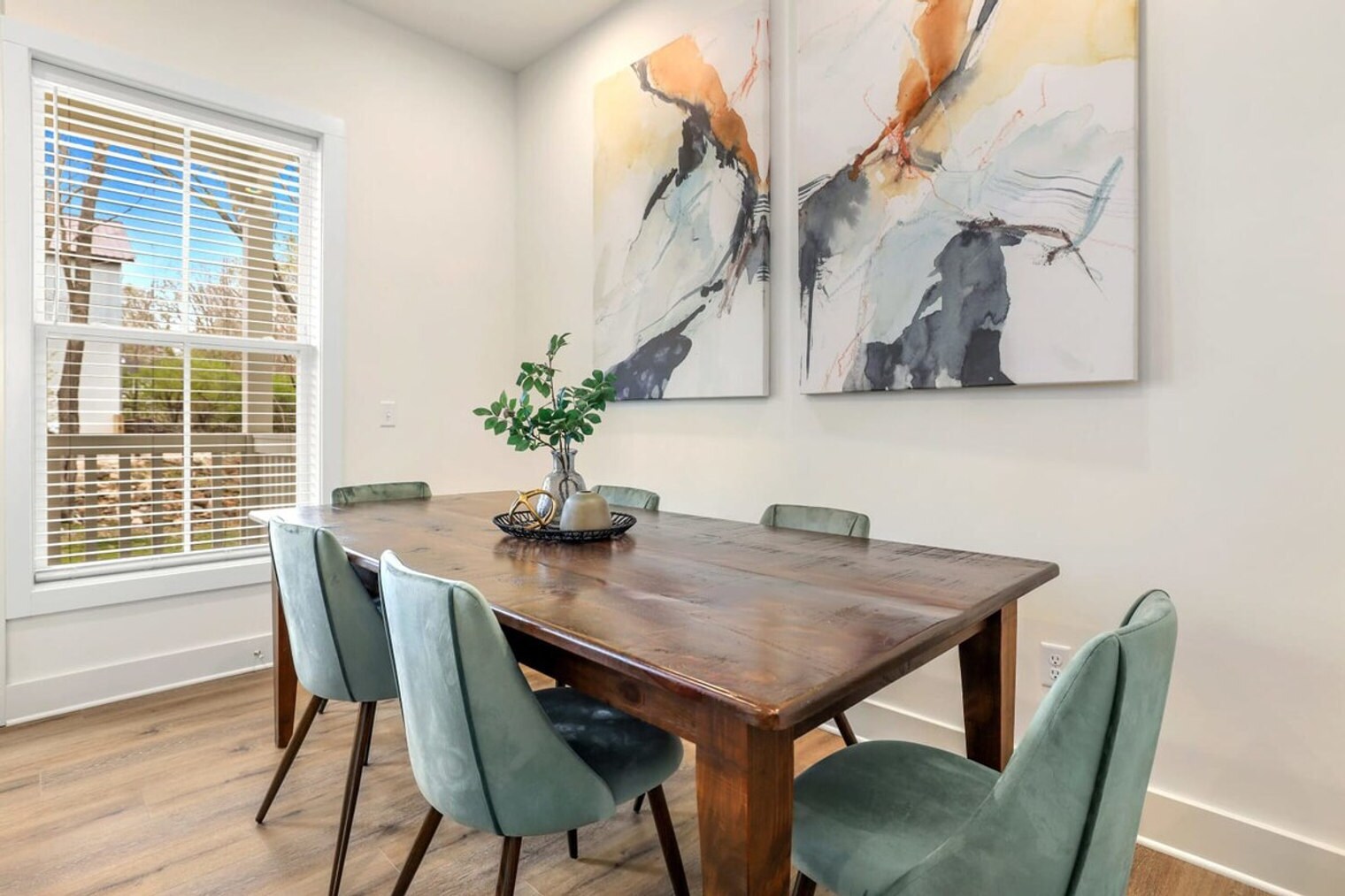 Building Photo - 372 S Hill Ave