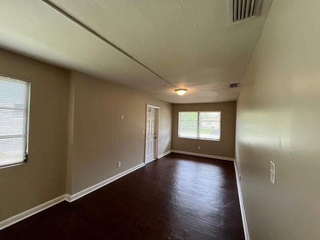 Building Photo - 3701 SW 58th Terrace