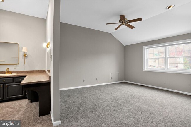 Building Photo - 11 Grant Dr