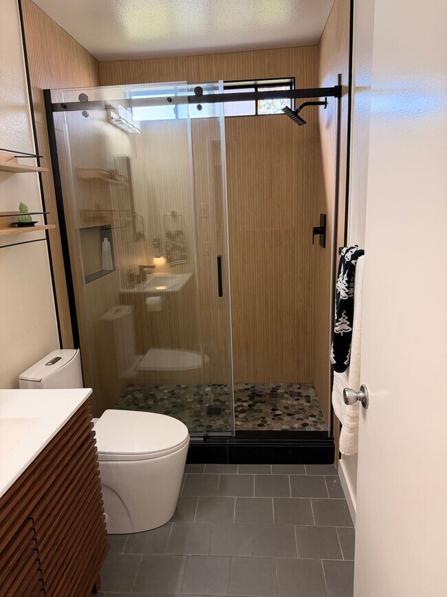 Building Photo - Updated Amalfi model with great patio too