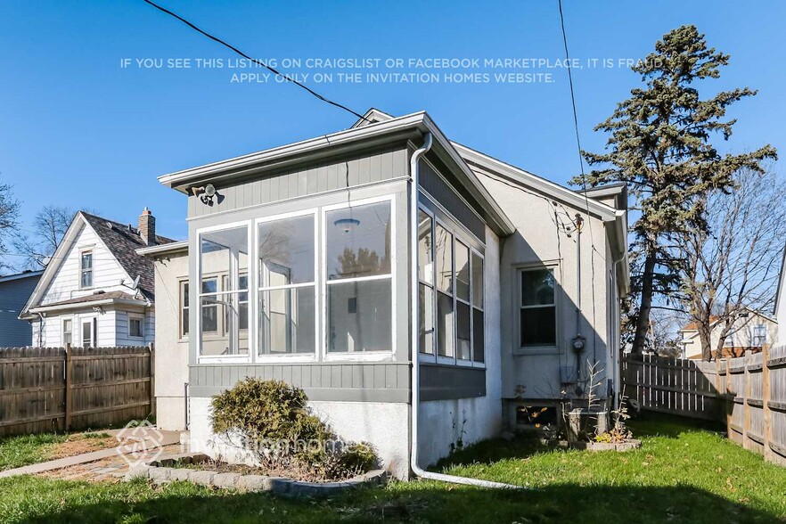 Building Photo - 1040 Geranium Ave E