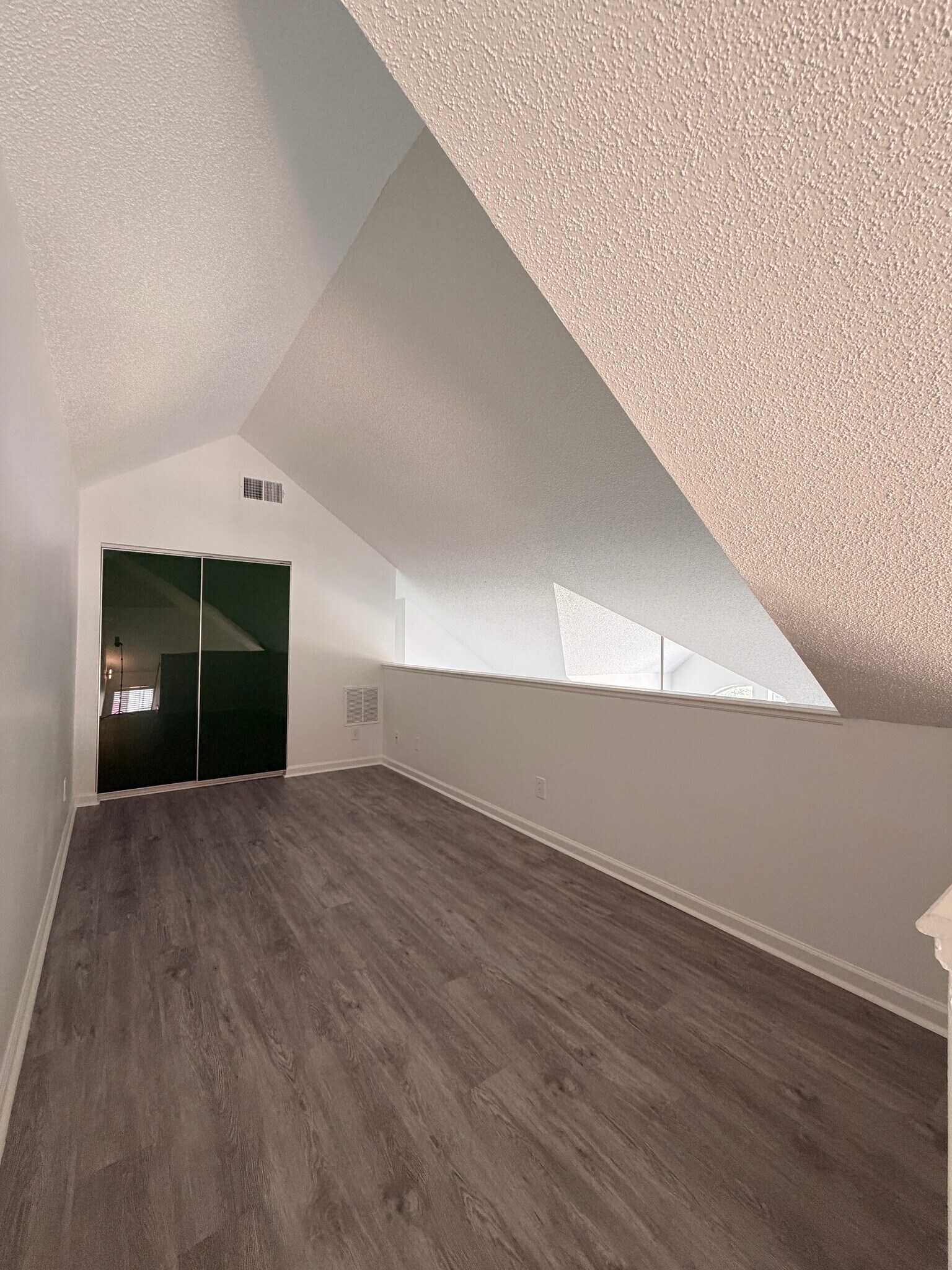 Building Photo - 6028 Westgate Dr