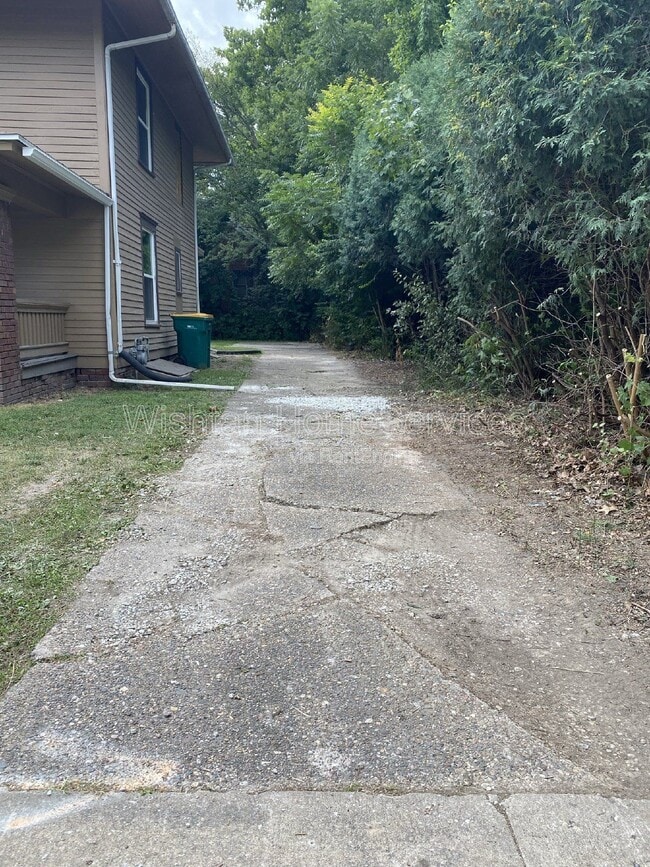 Building Photo - 405 W Murray St