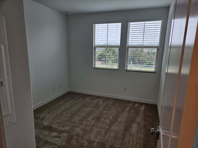 Building Photo - 1200 Lasso Way