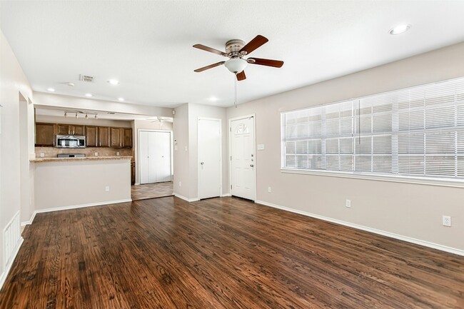 Building Photo - 10818 Sharondale Ln