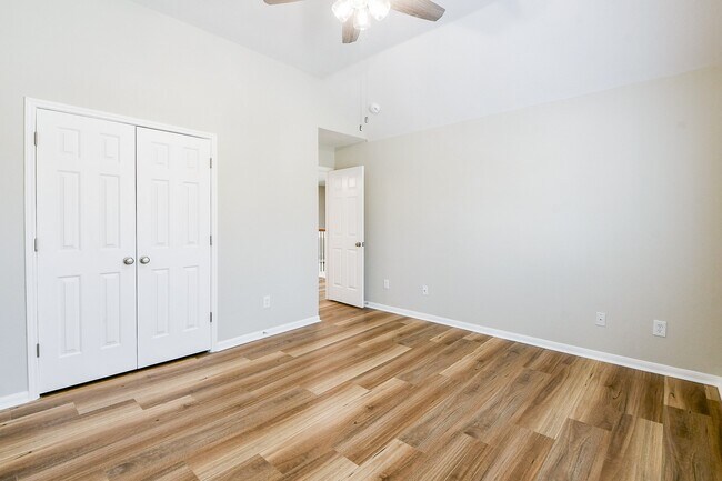 Building Photo - 815 Robins Way