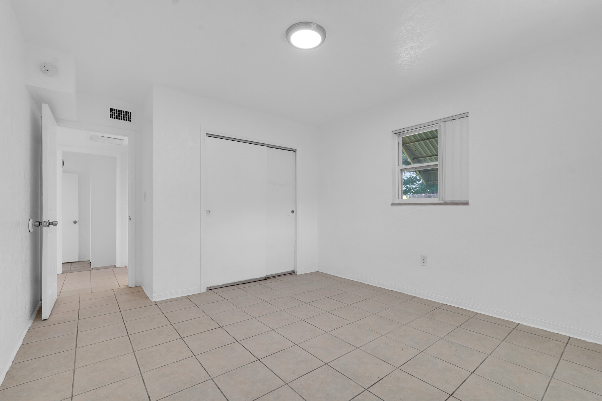 Building Photo - 2435 Plunkett St