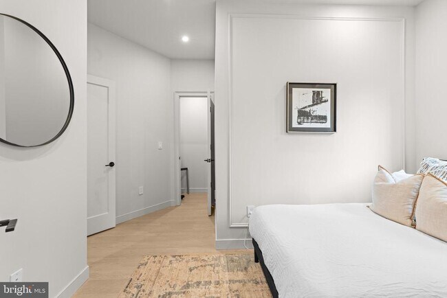 Building Photo - 2121 Ward Pl NW