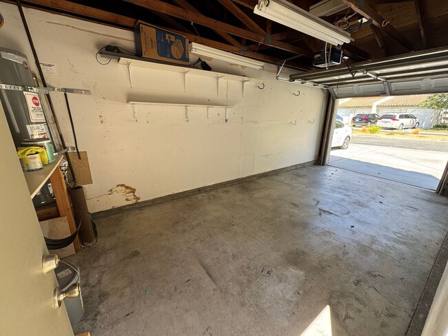 Building Photo - 2 Bedroom 1 Story Town Home