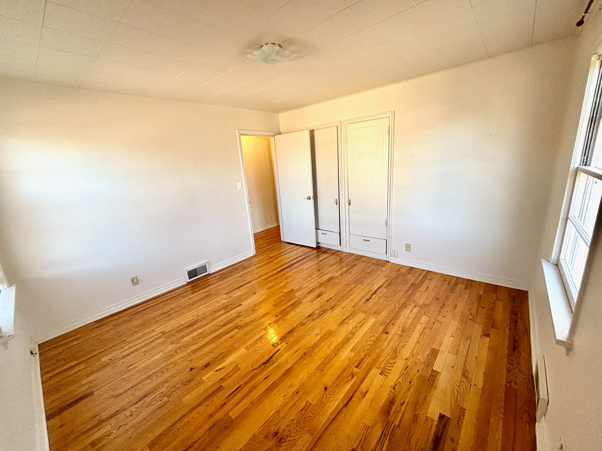 Building Photo - 522 S 10th Ave