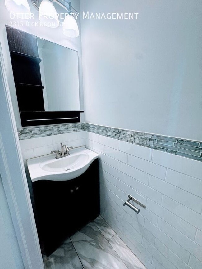 Building Photo - 2315 Dickinson St