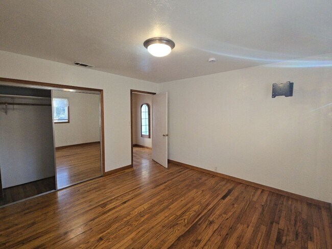 Building Photo - 1316 Rohnerville Rd