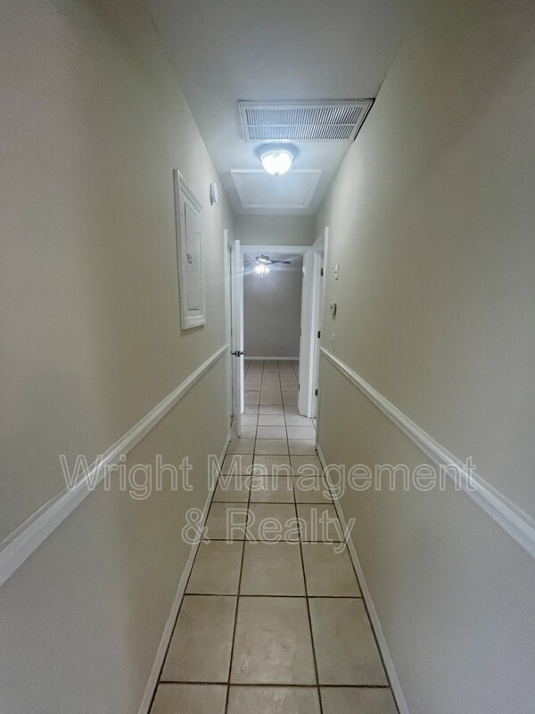 Building Photo - 505 S Westland Ave