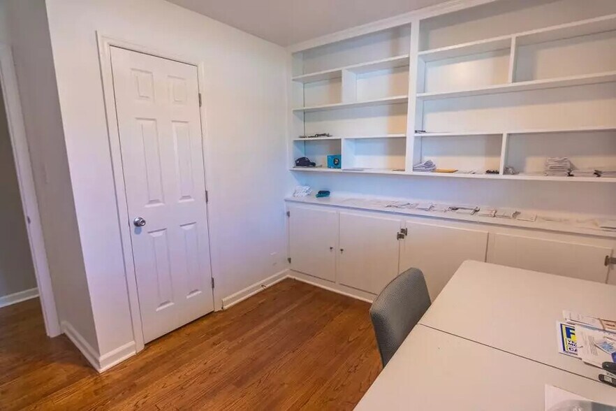 Building Photo - 614 Camellia St NE