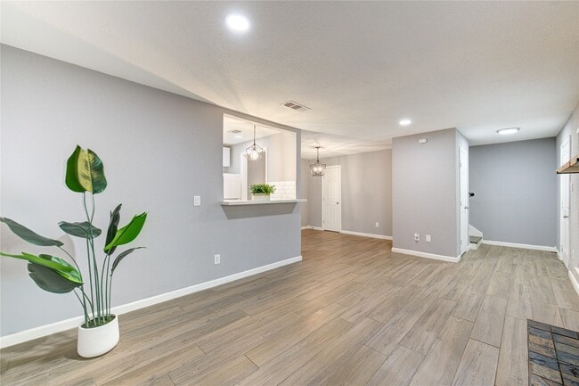 Building Photo - 3929 Tanglewilde St