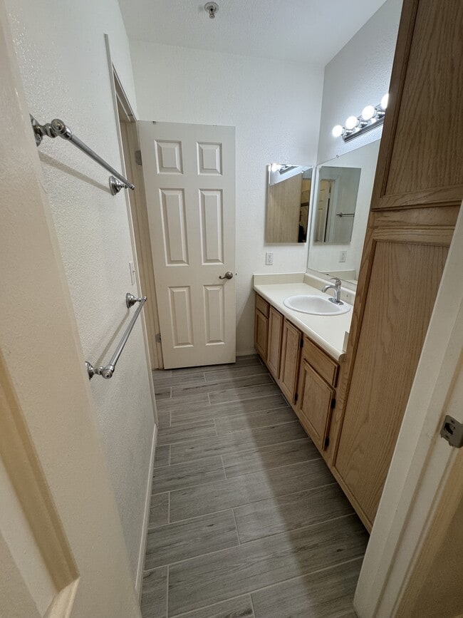 Building Photo - 1825 W Ray Rd