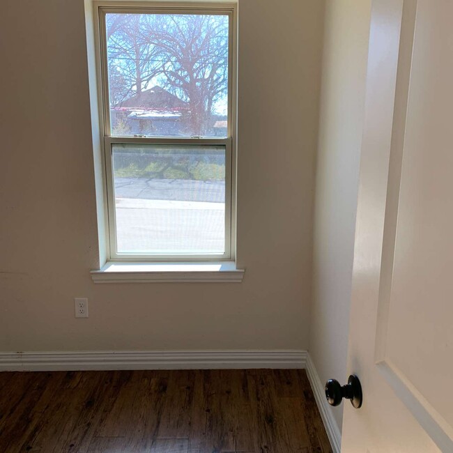 Building Photo - 409 Maple Row