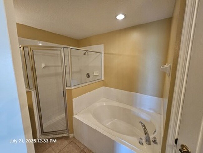 Building Photo - Welcome to your new home! This spacious 3-bedroom, 2-bathroom single-family home
