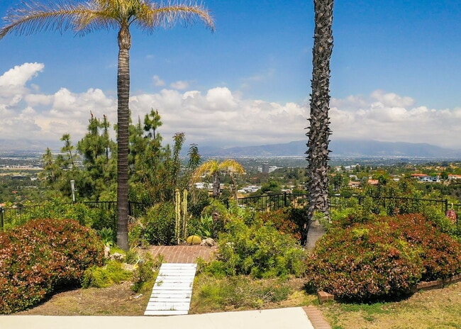 Building Photo - 16946 Encino Hills Dr