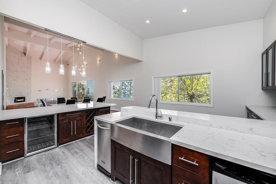 Building Photo - 9314 Sierra Mar Dr