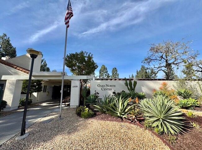 Building Photo - Sweeping Views! Rare and Peaceful 5-home e...