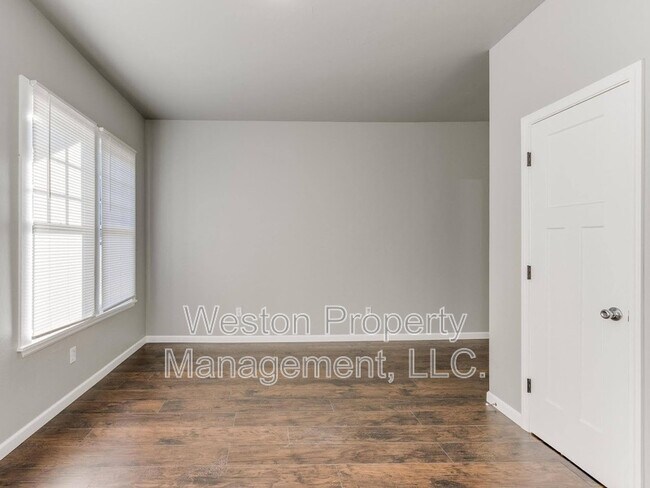 Building Photo - 721 N Louisa Ave