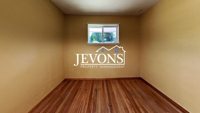 Building Photo - 50% Off First Month's Rent! Move-In Ready Gem in Seattle