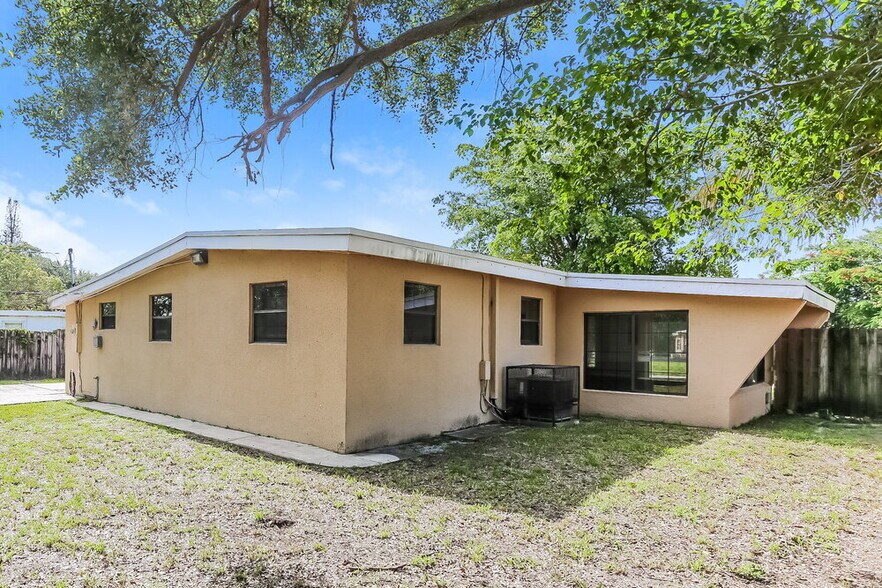Building Photo - 3880 Jackson Blvd
