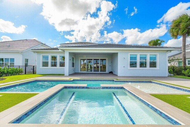 Building Photo - 9237 Crestview Cir