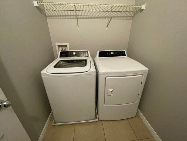 Building Photo - 315 Arbor Lakes Dr