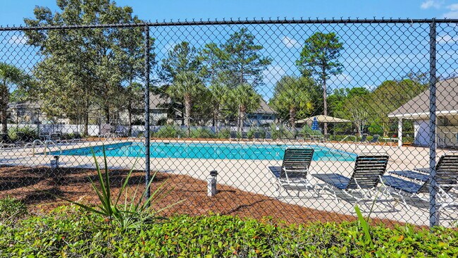 Building Photo - Bright and Airy Three Bedroom Home in Lake...